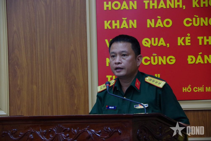 Đại tá Hoàng Anh Tú , Phó chỉ huy trưởng, Tham mưu trưởng Bộ CHQS tỉnh Hà Tĩnh báo cáo kế hoạch diễn tập khu vực phòng thủ tỉnh năm 2026.