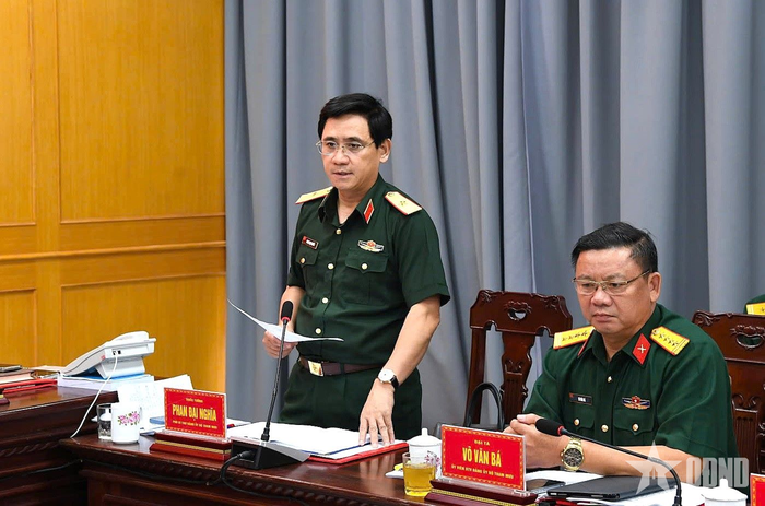  Thiếu tướng Phan Đại Nghĩa phát biểu tại hội nghị. 