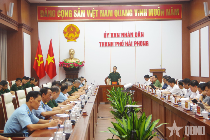 Thượng tướng Phạm Trường Sơn, Phó tổng Tham mưu trưởng, Phó trưởng Ban Chỉ đạo Phòng không nhân dân Trung ương phát biểu chỉ đạo tại buổi kiểm tra.
