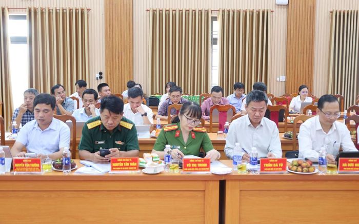 Các đại biểu tham dự buổi làm việc.