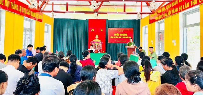 Đông đảo người dân tham dự tại hội nghị.