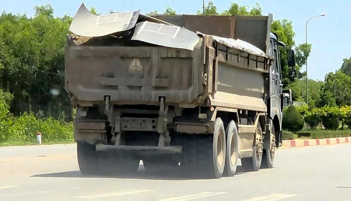 Nhiều xe che chắn không kỹ, có dấu hiệu chở quá thành thùng