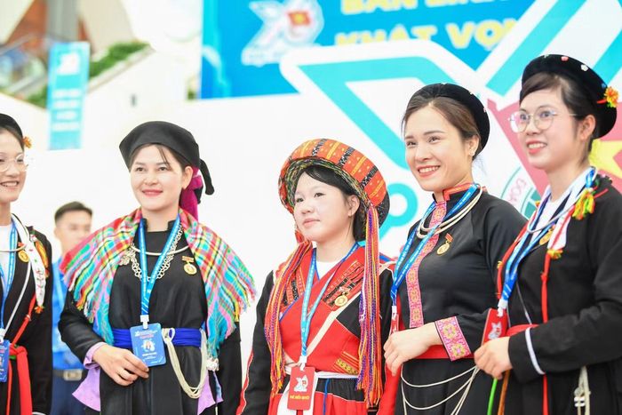 Những nụ cười, cái bắt tay thân tình và những bức ảnh lưu niệm trước giờ khai mạc đã tạo nên những dấu ấn đẹp, mở đầu cho một kỳ Đại hội được kỳ vọng sẽ khơi dậy mạnh mẽ khát vọng cống hiến, tinh thần đổi mới sáng tạo và trách nhiệm của tuổi trẻ Việt Nam trong kỷ nguyên phát triển mới của đất nước.
