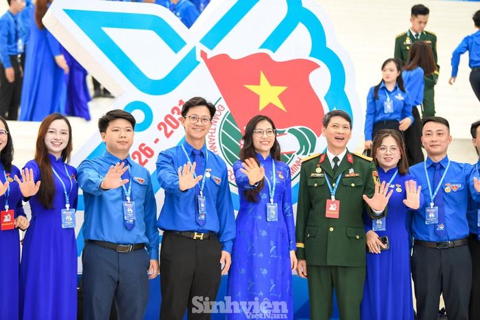 Đại biểu đoàn đại biểu TP. Hải Phòng cho biết, được tham dự Đại hội là niềm vinh dự lớn đối với mỗi cán bộ, đoàn viên. Những bức ảnh lưu niệm không chỉ ghi dấu một cột mốc đáng nhớ trong hành trình tuổi trẻ mà còn là động lực để tiếp tục cống hiến, lan tỏa những giá trị tích cực tới cộng đồng.