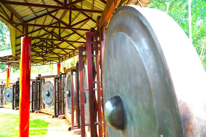 Bộ cồng chiêng bằng đồng khổng lồ tại Sóc Bom Bo được xác lập Kỷ lục Việt Nam vào tháng 11-2024