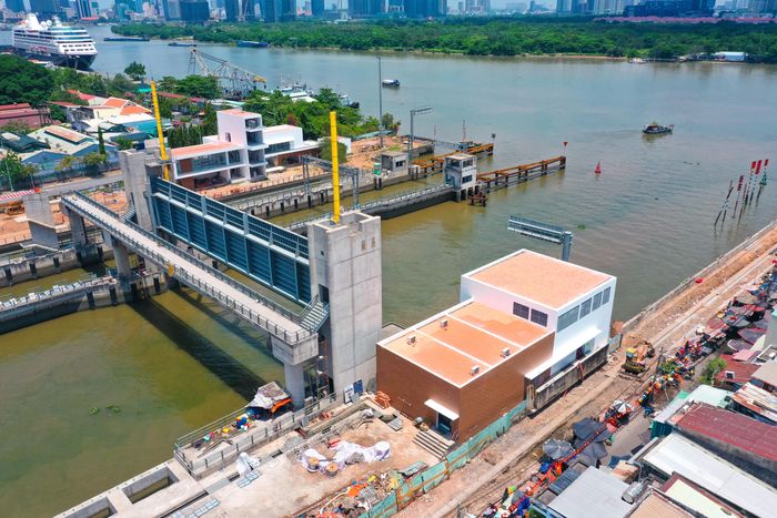  Hiện 6 cống ngăn triều đã cơ bản hoàn thành nhưng chưa thể đưa vào vận hành. Ảnh: QUỐC HÙNG 