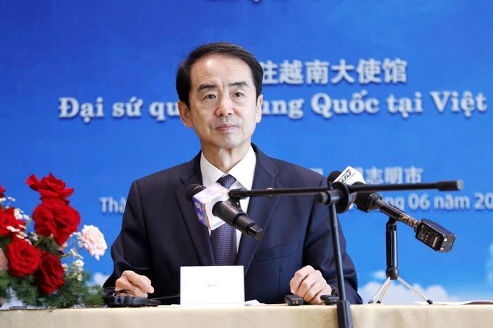 Đại sứ Trung Quốc tại Việt Nam Hà Vĩ phát biểu tại diễn đàn. Ảnh: ĐỨC TRUNG