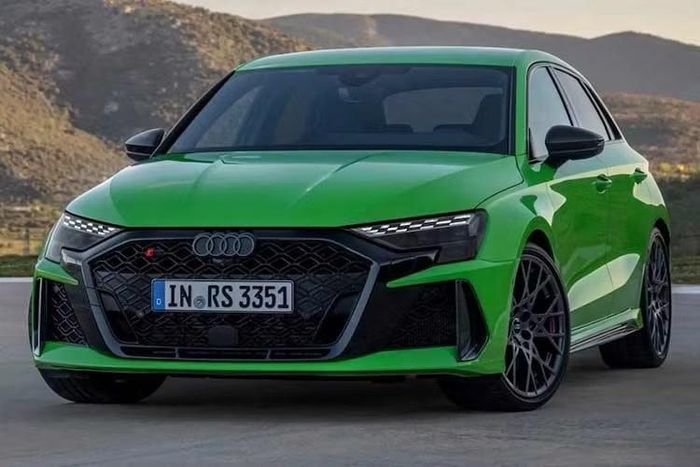 Đáng tiếc là Audi A3 2027 vẫn giữ nguyên danh mục động cơ cũ và chỉ tập trung hoàn thiện những gì đã có. Phiên bản tiêu chuẩn vẫn sử dụng động cơ 3 xi-lanh, tăng áp, dung tích 1.0L, sản sinh công suất tối đa 114 mã lực.