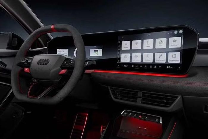 Ở đầu bên kia của dải sản phẩm, Audi RS3 thế hệ mới tiếp tục là phiên bản mạnh nhất với công suất 394 mã lực lấy từ động cơ 5 xi-lanh, tăng áp, dung tích 2.5L.