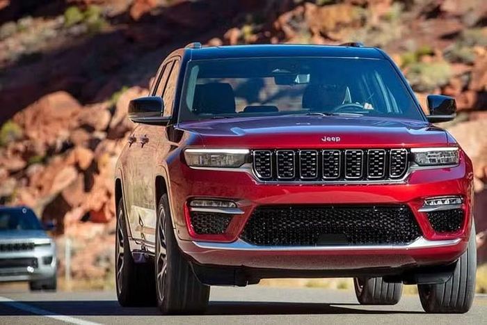 Triệu hồi hơn 85.000 xe Jeep Grand Cherokee do lỗi hệ thống treo sau.