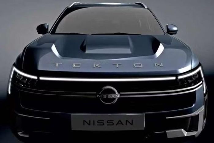 Theo Nissan, ngôn ngữ thiết kế này phù hợp với định hướng xây dựng Tekton trở thành mẫu SUV mang phong cách phiêu lưu và đa dụng trong phân khúc. Những hình ảnh teaser được công bố trước đó cùng những nguyên mẫu chạy thử cho thấy Tekton sở hữu thân xe theo phong cách hình hộp với các đường nét vuông vức. Xe có trần xe phẳng, thanh giá nóc tích hợp, vòm bánh xe cỡ lớn và cụm đèn hậu nối liền phía sau.