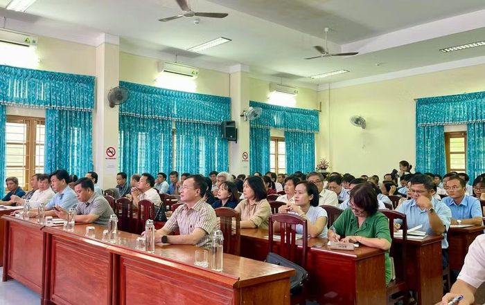 Thầy cô tham gia tập huấn nghiệp vụ kiểm tra trong Kỳ thi tuyển sinh lớp 10 tại Gia Lai.