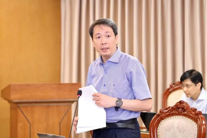 Ông Phạm Quang Hưng - Cục trưởng Cục Khoa học, Công nghệ và Thông tin báo cáo tại cuộc họp.