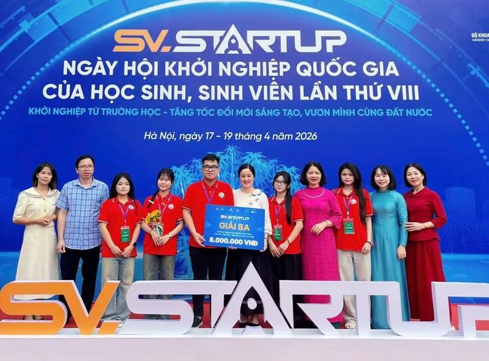 Ý tưởng dùng gỗ để tái chế tranh đạt giải Ba toàn quốc cuộc thi “Học sinh, sinh viên với ý tưởng khởi nghiệp”.