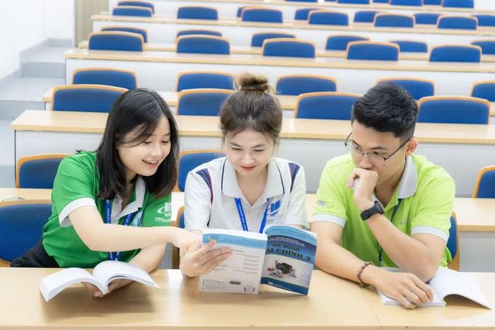 Sinh viên Trường Đại học Mở TPHCM trong giờ tự học. Ảnh: HCMOU.