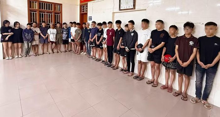 Một số thanh thiếu niên vi phạm pháp luật tại cơ quan Công an. (Ảnh: CANA)