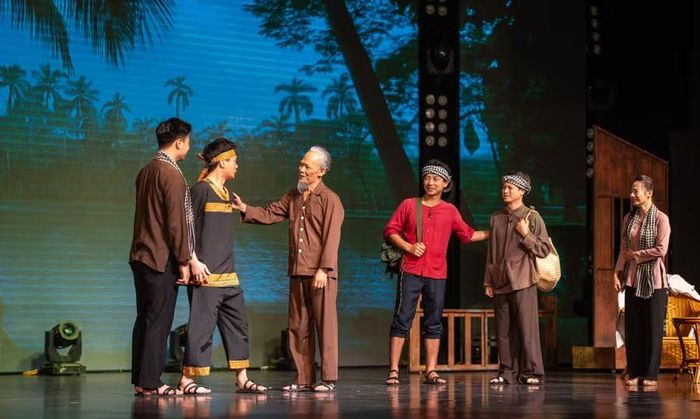 Một cảnh trong kịch ngắn “Miền Nam trong trái tim Bác” (tác giả Lý Nguyên Anh, đạo diễn NSƯT Mai Nguyên).