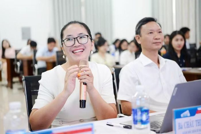 Nhiều câu hỏi thú vị được Ban Giám khảo đặt cho các nhóm dự thi.
