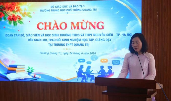 Bà Phan Thiên Nga, Hiệu trưởng Trường THPT Quảng Trị nói rằng, hoạt động giao lưu mở ra cơ hội hợp tác giáo dục trong tương lai.