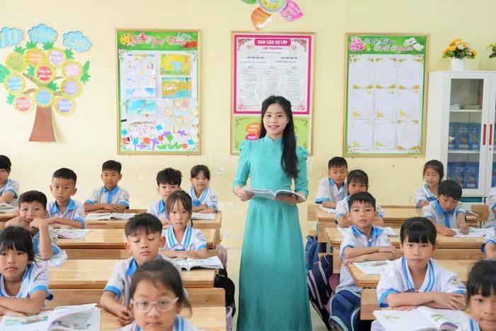 Giờ học của cô trò Trường Tiểu học Quỳnh Lập A, Tân Mai, Nghệ An. Ảnh: Hồ Lài