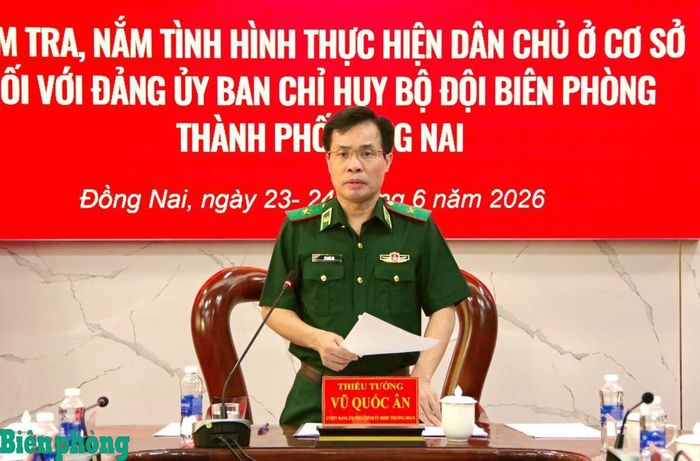 Thiếu tướng Vũ Quốc Ân triển khai nội dung kiểm tra đối với Đảng ủy, Ban Chỉ huy Bộ đội Biên phòng thành phố Đồng Nai. Ảnh: Lê Khoa