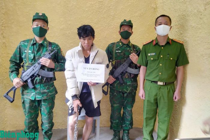 Đối tượng Vì Văn Bổng bị các lực lượng chức năng bắt giữ khi đang tàng trữ trái phép chất ma túy. Ảnh: Hải Chuyền