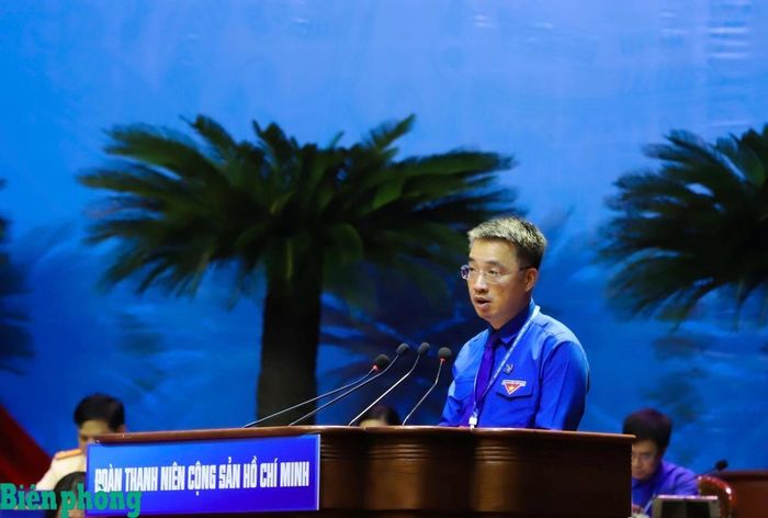 Đồng chí Nguyễn Tường Lâm, Bí thư Ban Chấp hành Trung ương Đoàn khóa XII, Chủ tịch Trung ương Hội Liên hiệp Thanh niên Việt Nam trình bày dự thảo Đề án Ban Chấp hành Trung ương Đoàn khóa XIII. Ảnh: Chiến Khu