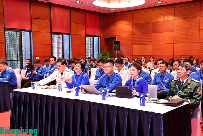 Các đại biểu tham gia thảo luận tại diễn đàn “Tuổi trẻ Việt Nam sẵn sàng hội nhập quốc tế”. Ảnh: Chiến Khu