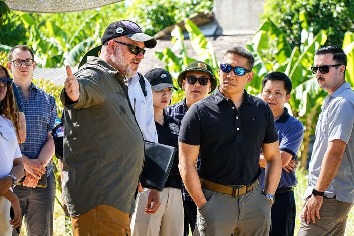 Quyền Bộ trưởng Hải quân Mỹ đánh giá, việc khắc phục hậu quả chiến tranh đang trở thành một trong những nền tảng quan trọng giúp quan hệ Việt Nam - Mỹ phát triển ngày càng thực chất và bền vững.