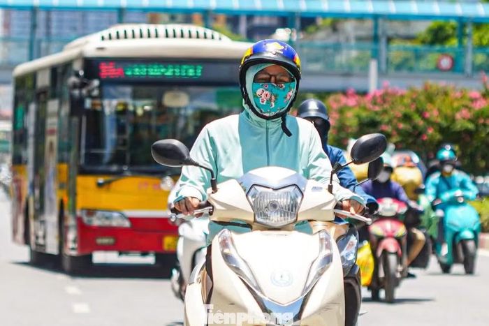 Hà Nội nắng nóng đỉnh điểm hôm nay (24/6).