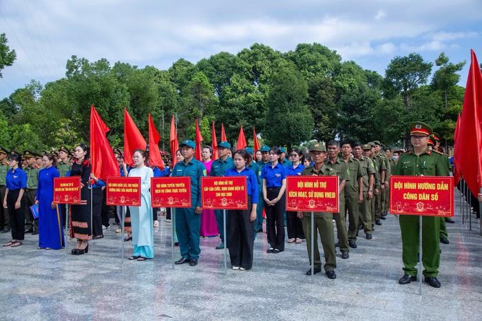 6 đội hình thanh niên tình nguyện ra mắt.