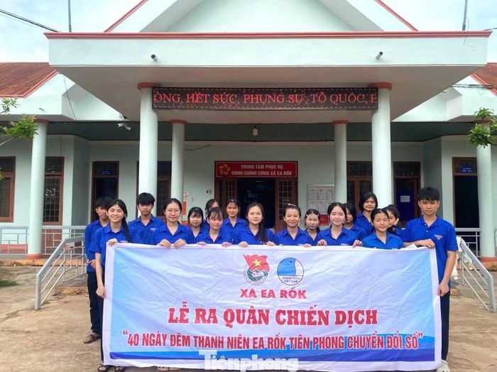 Tuổi trẻ xã Ea Rốk ra quân chiến dịch 40 ngày đêm tiên phong chuyển đổi số.