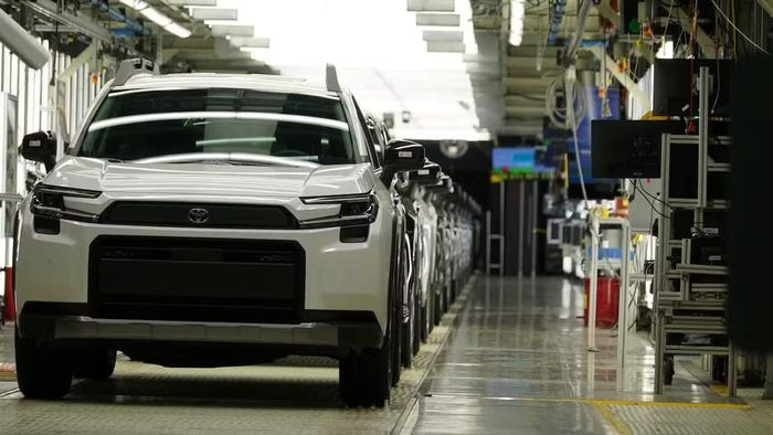 Dây chuyền sản xuất Toyota RAV4 đời mới tại Bắc Mỹ. Ảnh: CBC