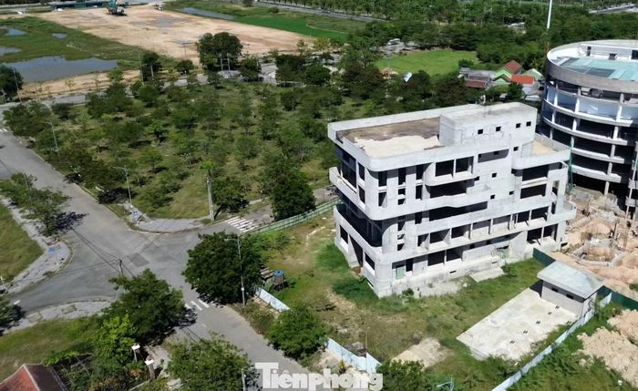 Gói thầu này có giá dự toán 26,5 tỷ đồng, giá trị bảo đảm dự thầu 700 triệu đồng. Theo Hệ thống mạng đấu thầu quốc gia, có 3 liên danh tham gia dự thầu, trong đó liên danh có giá dự thầu thấp nhất sau giảm giá là 23,78 tỷ đồng, hai liên danh còn lại chào giá hơn 24,36 tỷ đồng và 25,59 tỷ đồng.