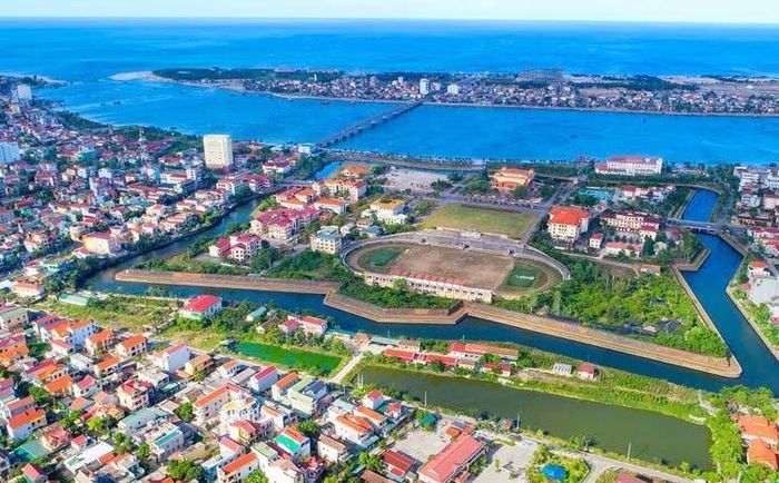Đồng Hới nhìn hướng ra biển.