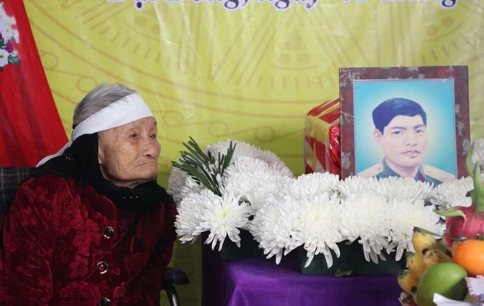 Sau 52 năm chờ đợi, mẹ Lài đã được đón người con trai thân yêu trở về