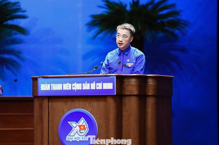 Anh Nguyễn Tường Lâm - Bí thư T.Ư Đoàn, Chủ tịch Hội LHTN Việt Nam trình bày tóm tắt Báo cáo kiểm điểm Ban Chấp hành T.Ư Đoàn khóa XII.