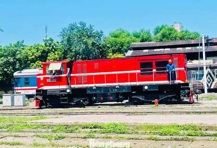 Để đảm bảo an toàn cho nhân viên tuần đường, ngành đường sắt đã đưa vào vận hành hệ thống camera giám sát nhằm hỗ trợ theo dõi, nhắc nhở nhân viên trong quá trình làm việc trên tuyến, góp phần hạn chế nguy cơ tai nạn lao động.
