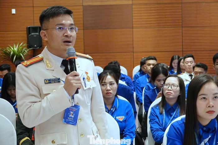 Đại biểu Đậu Bá Tuấn - Phó Trưởng Ban Thanh niên Công an nhân dân.