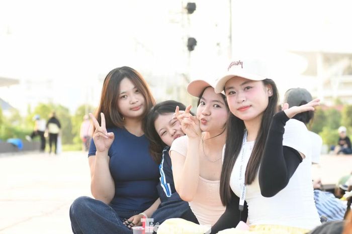 Những tiết mục đồng diễn được biên đạo, dàn vũ công, nghệ sĩ và hàng trăm sinh viên chăm chút, dành nhiều công sức luyện tập.