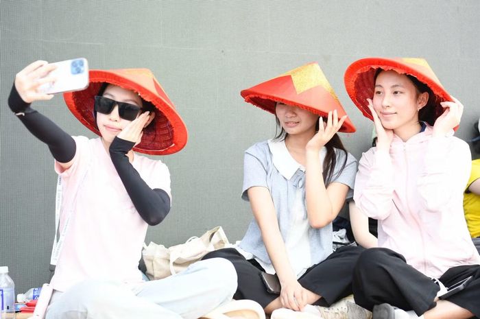 Buổi tập của sinh viên và các vũ đoàn bắt đầu từ ngày 23/6. Với những tiết mục đồng diễn, biên đạo yêu cầu động tác đều, thể hiện năng lượng, sức trẻ.