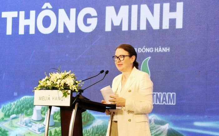 Bà Deirdre Ní Fhallúin - Đại sứ Ireland tại Việt Nam chia sẻ tại sự kiện.