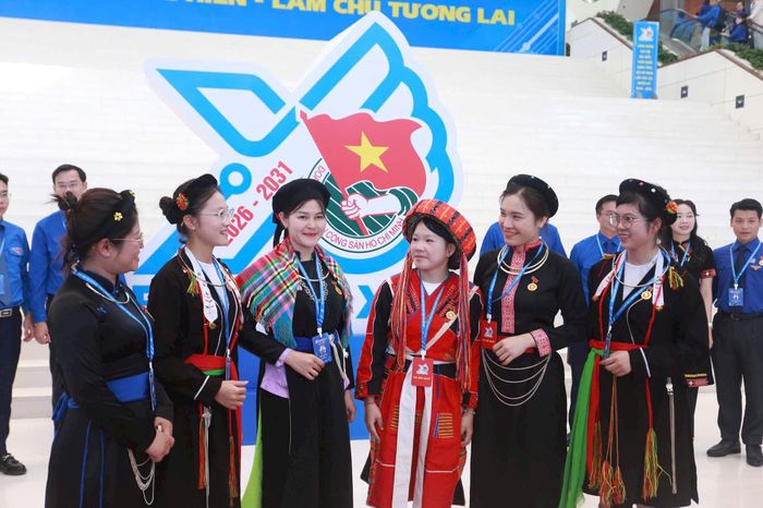 Có 144 đại biểu là người dân tộc thiểu số.