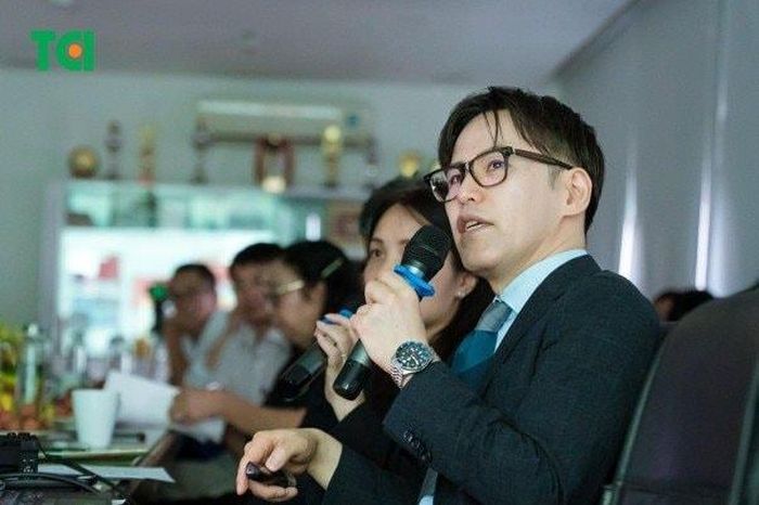 PGS.TS.BS Masashi Misawa, Phó Giáo sư Bệnh viện Bắc Yokohama, Đại học Showa (Nhật Bản) chia sẻ kinh nghiệm tại hội thảo (Ảnh: TCI)