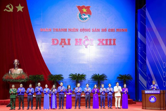 Đoàn Chủ tịch điều hành Đại hội. (Ảnh Quang Vinh).