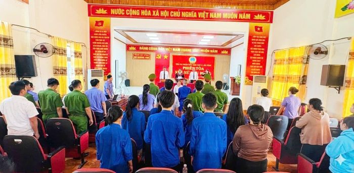 Quang cảnh phiên xét xử.