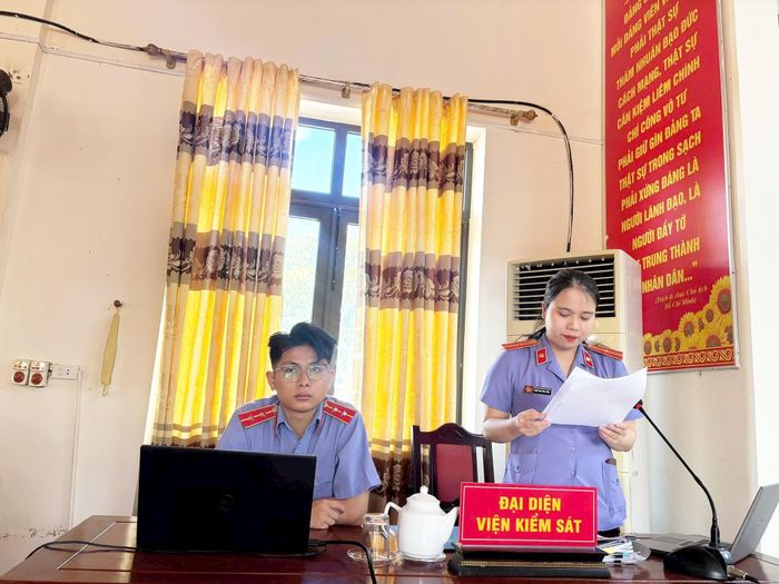 Đại diện VKSND Khu vực 4 - Hà Tĩnh tại phiên xử.