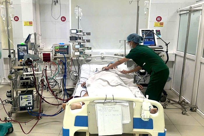 Nhờ áp dụng đồng bộ nhiều kỹ thuật hồi sức chuyên sâu, các y, bác sĩ Bệnh viện Hữu nghị Đa khoa Nghệ An đã cứu sống nữ bệnh nhân 28 tuổi trong tình trạng nguy kịch.