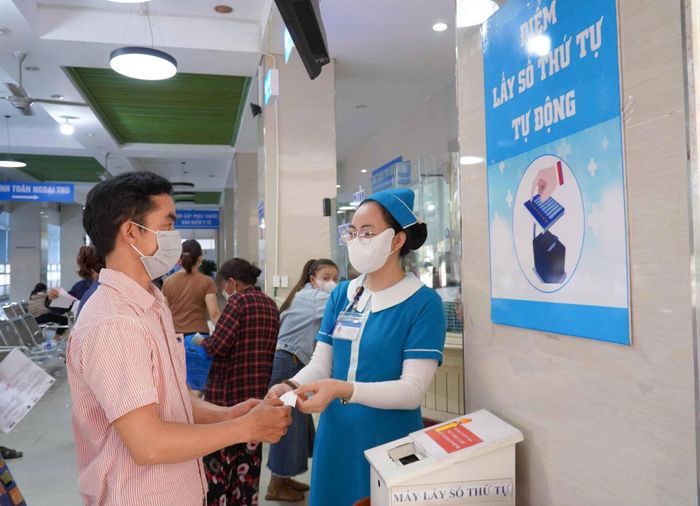 Bệnh viện Việt – Hàn Đà Nẵng tăng cường tư vấn, hướng dẫn người dân về các chính sách BHYT mới có hiệu lực từ ngày 1/7/2026.