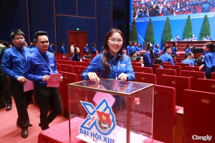 Đại biểu bỏ phiếu bầu BCH khóa XIII